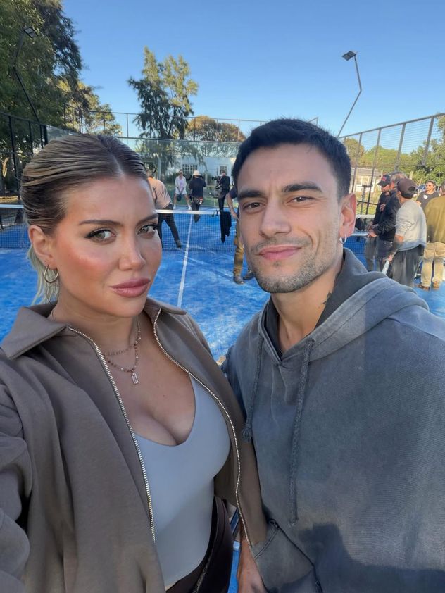 Wanda Nara con Agustín Bernasconi en el set de "¿Querés ser mi hijo?"