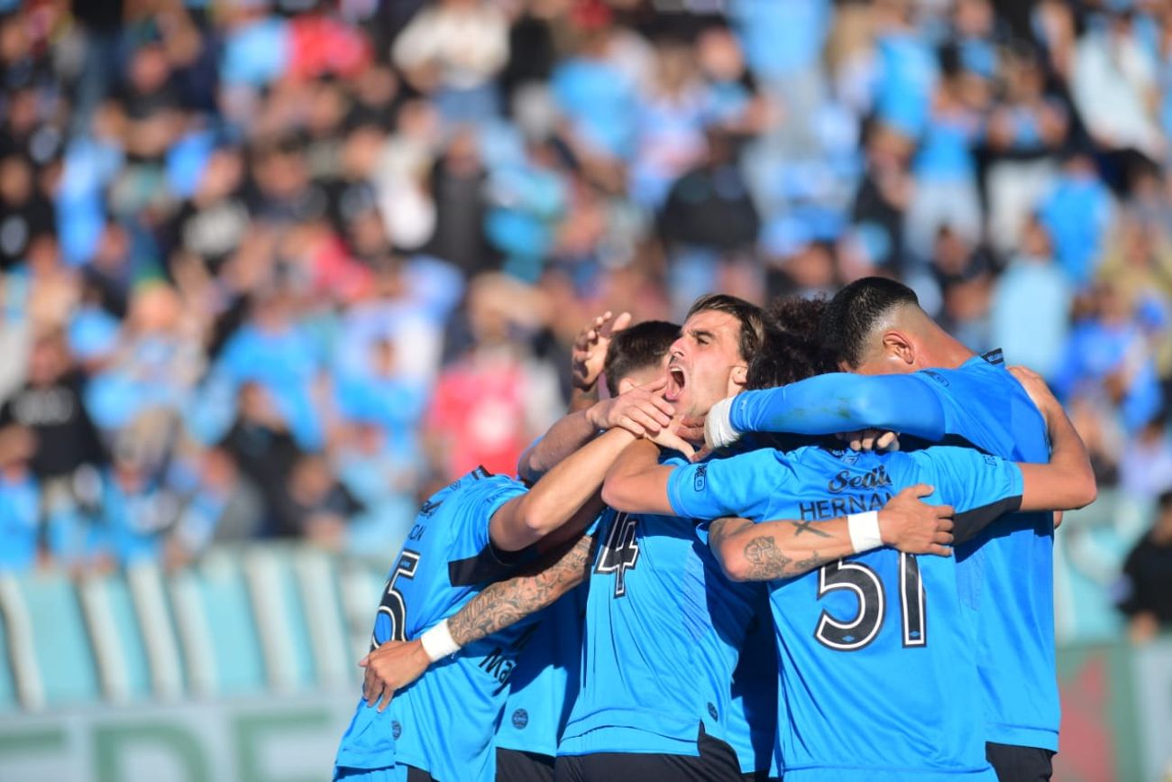 Los festejos de Belgrano en los goles ante Sarmiento de Junín en el Gigante de Alberdi. 
