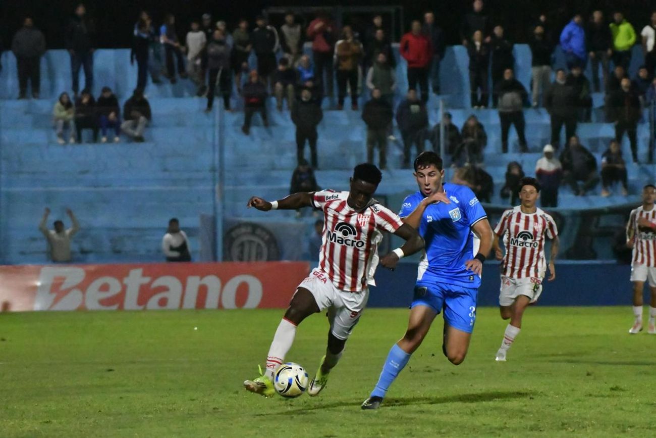 Instituto visitó a Estudiantes de Río Cuarto por el Apertura 2026.