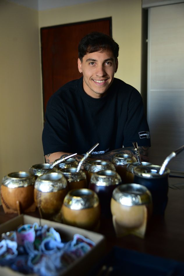 Leonardo Díaz, el cordobés que le vende mates a los jugadores de la selección argentina que estarán en el Mundial 2026.
Foto: Pedro Castillo / La Voz
