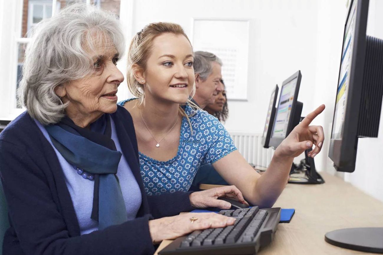 Nuevos cursos de tecnología para adultos mayores de la Municipalidad de Córdoba. 