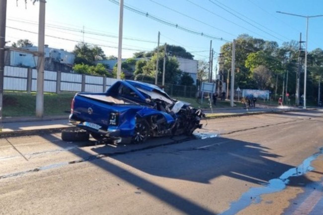 Manejaba con 1,96 de alcohol en sangre, destruyó su camioneta en un choque y salió ileso. 