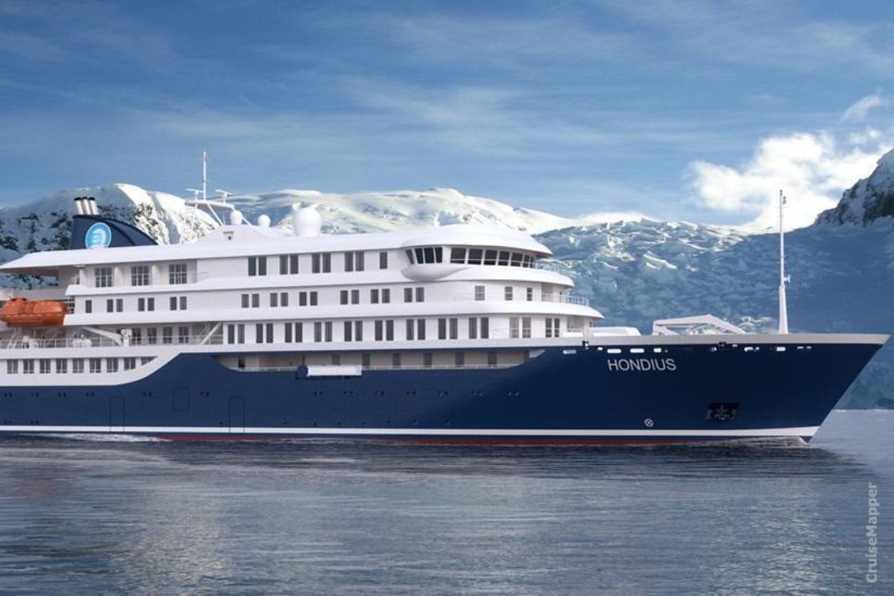 El MV Hondius, donde se decretó un brote de Hantavirus.
