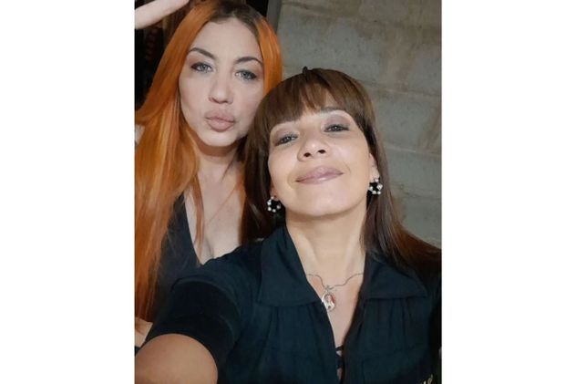 Lowrdez junto a Lissa Vera.