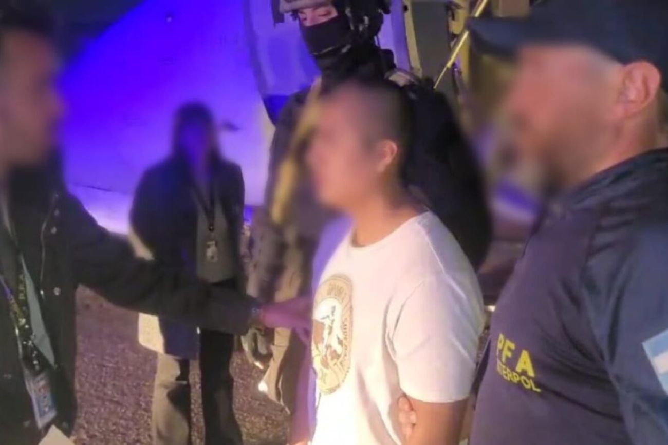 Triple crimen de Florencio Varela: llegó al país “Pequeño J”, el principal acusado de la masacre