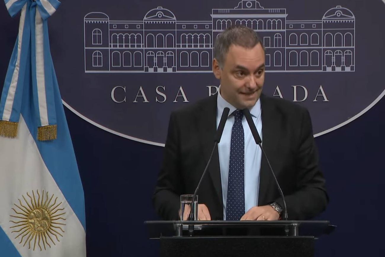 Manuel Adorni en la conferencia de prensa en Casa Rosada.