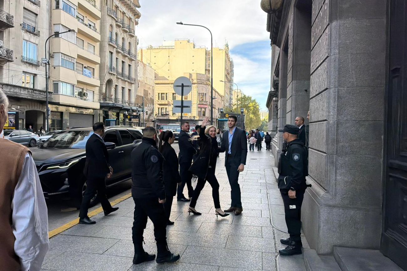 Karina Milei ingresando al Congreso para reunirse con Martín Menem