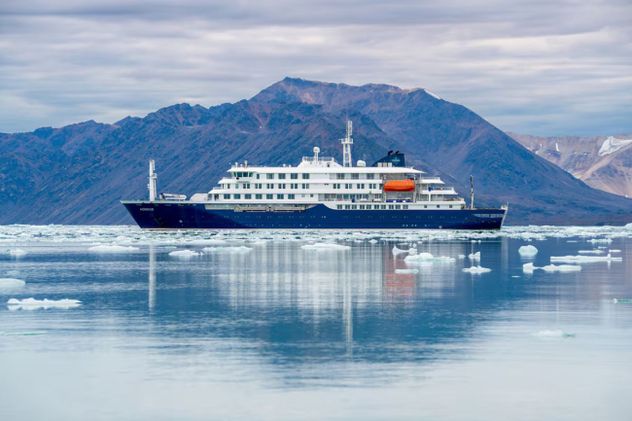 Foto no fechada que muestra al barco MV Hondius en el mar