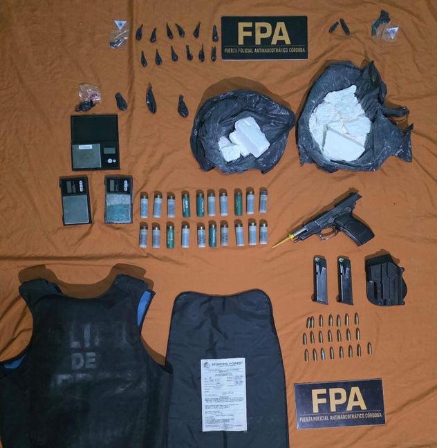 La FPA también secuestró un arma, 44 cartuchos, dos cargadores y un chaleco antibalas.
