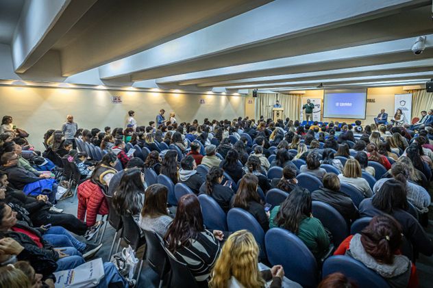 Los estudiantes hacen un gran esfuerzo para lograr sus objetivos. 