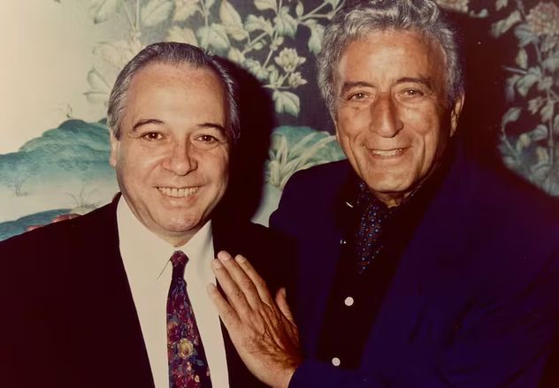Jorge Calandrelli junto a Tony Bennett, en los años 90.