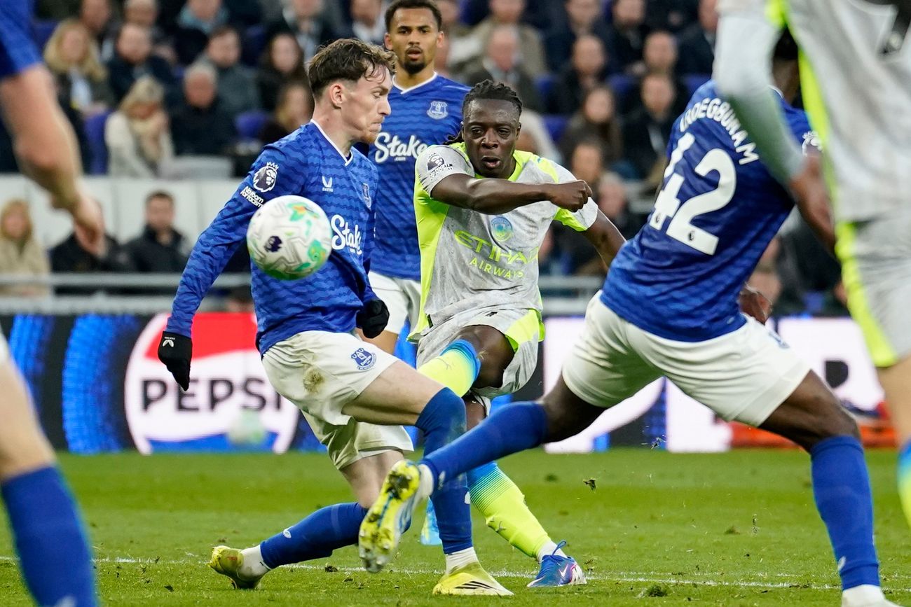 Manchester City empató 3-3 ante Everton por la Premier League.