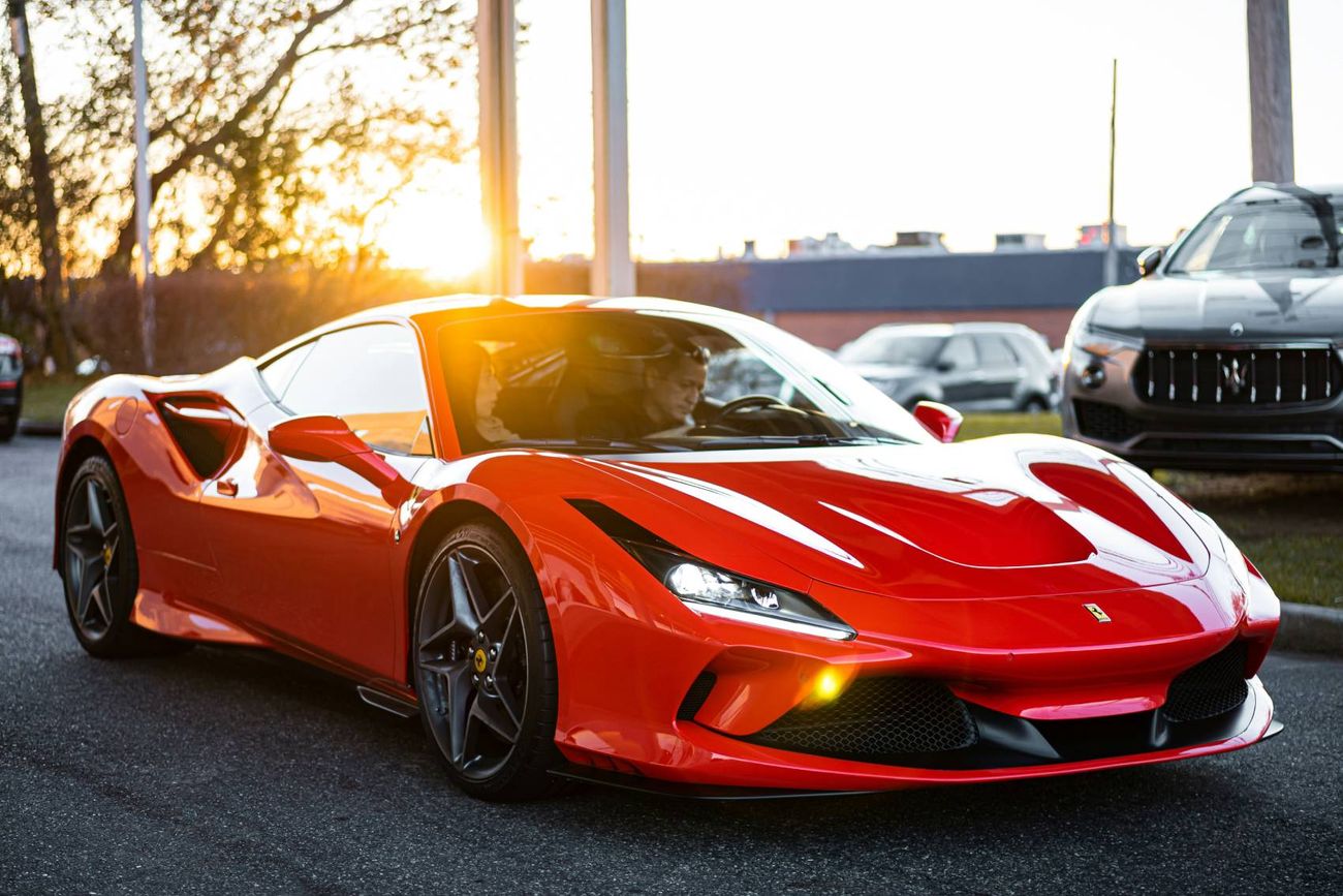 RÉCORD. En 2025 se patentaron 91% más autos de alta gama que en 2019. La venta de modelos de Ferrari marco un récord histórico. (Unsplash) 