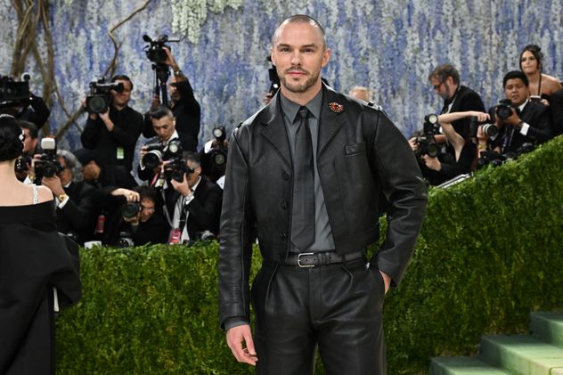 Nicholas Hoult en la MET Gala 2026.