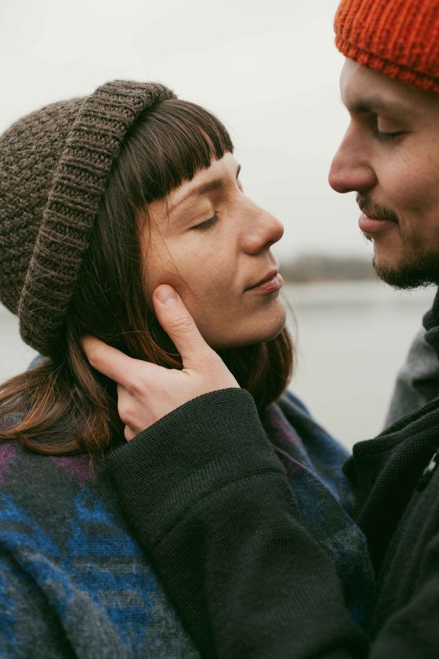 La mayoría de los jóvenes adultos están redefiniendo la atracción a través de la inteligencia emocional.