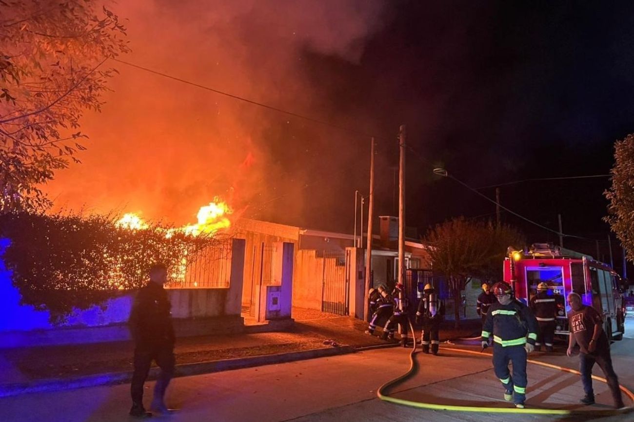 Incendio en una vivienda de Alta Gracia: un hombre de 67 años sufrió quemaduras graves