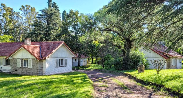 Hoteles estatales de Embalse. Además de siete hoteles, en el predio hay 51 bungalows, entre otras instalaciones. 