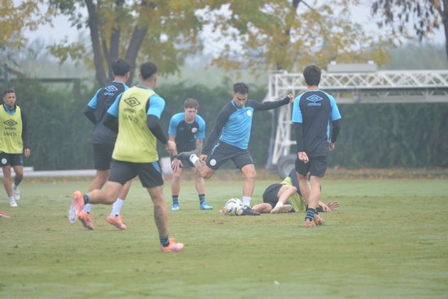 Entrenamiento de Belgrano. La escena se verá este jueves en el Armando Pérez.