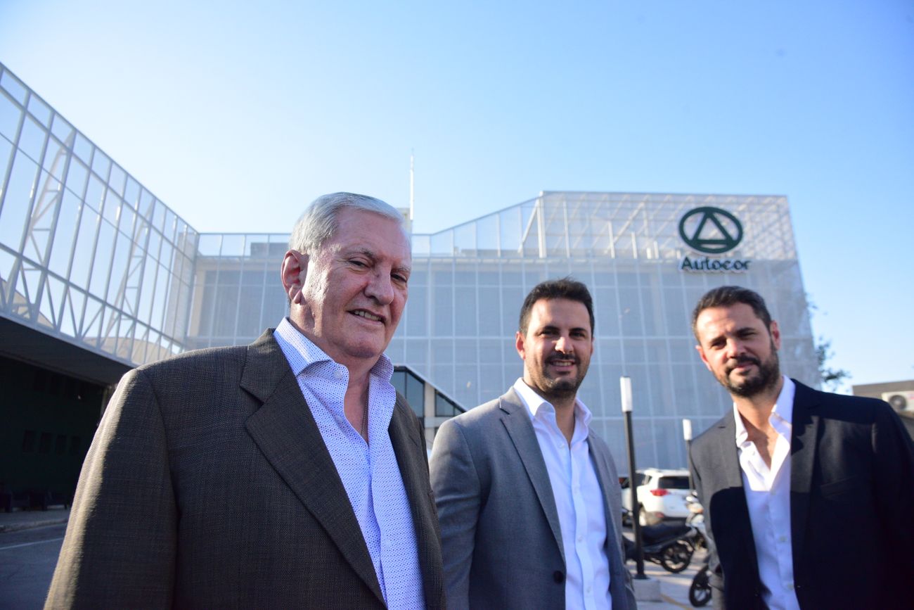 Edgar Panero y sus hijos, Mauricio y Gabriel, conducen Autocor, uno de los principales mayoristas de repuestos del automotor en Córdoba. (Javier Ferreyra)