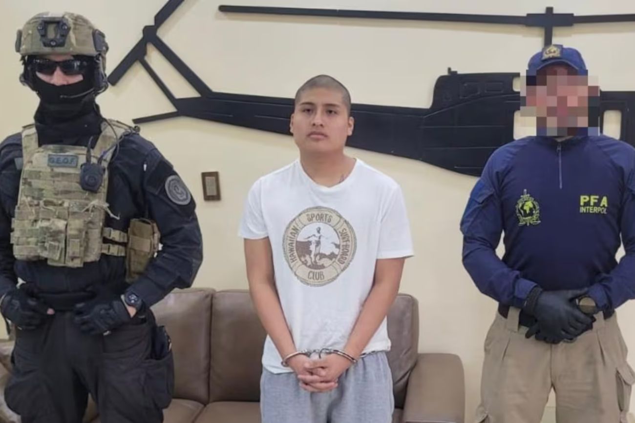 El abogado del "Pequeño J" por el triple crimen de Varela explicó por qué se fugó a Perú