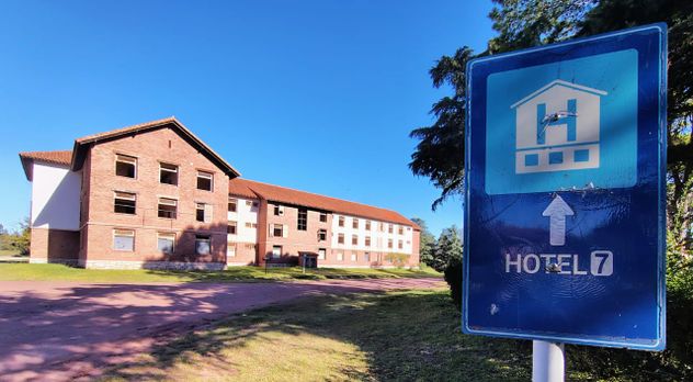 Hoteles estatales de Embalse. De los siete, hay dos operativos, que funcionaron hasta el año pasado.