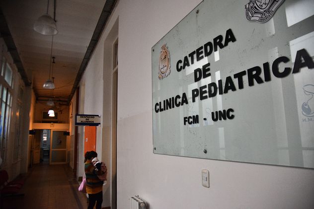 Los hospitales universitarios cordobeses realizan un seguimiento de pacientes sin cobertura de obra social y año a año notan un incremento propulsado por la situación socioeconómica.