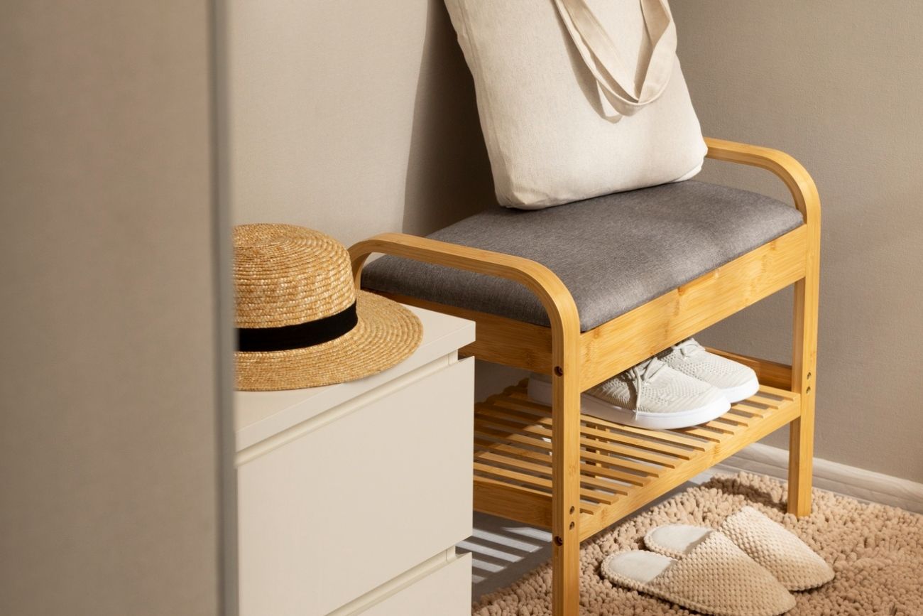 Los muebles multifunción ayudan a mantener el living organizado sin perder diseño.