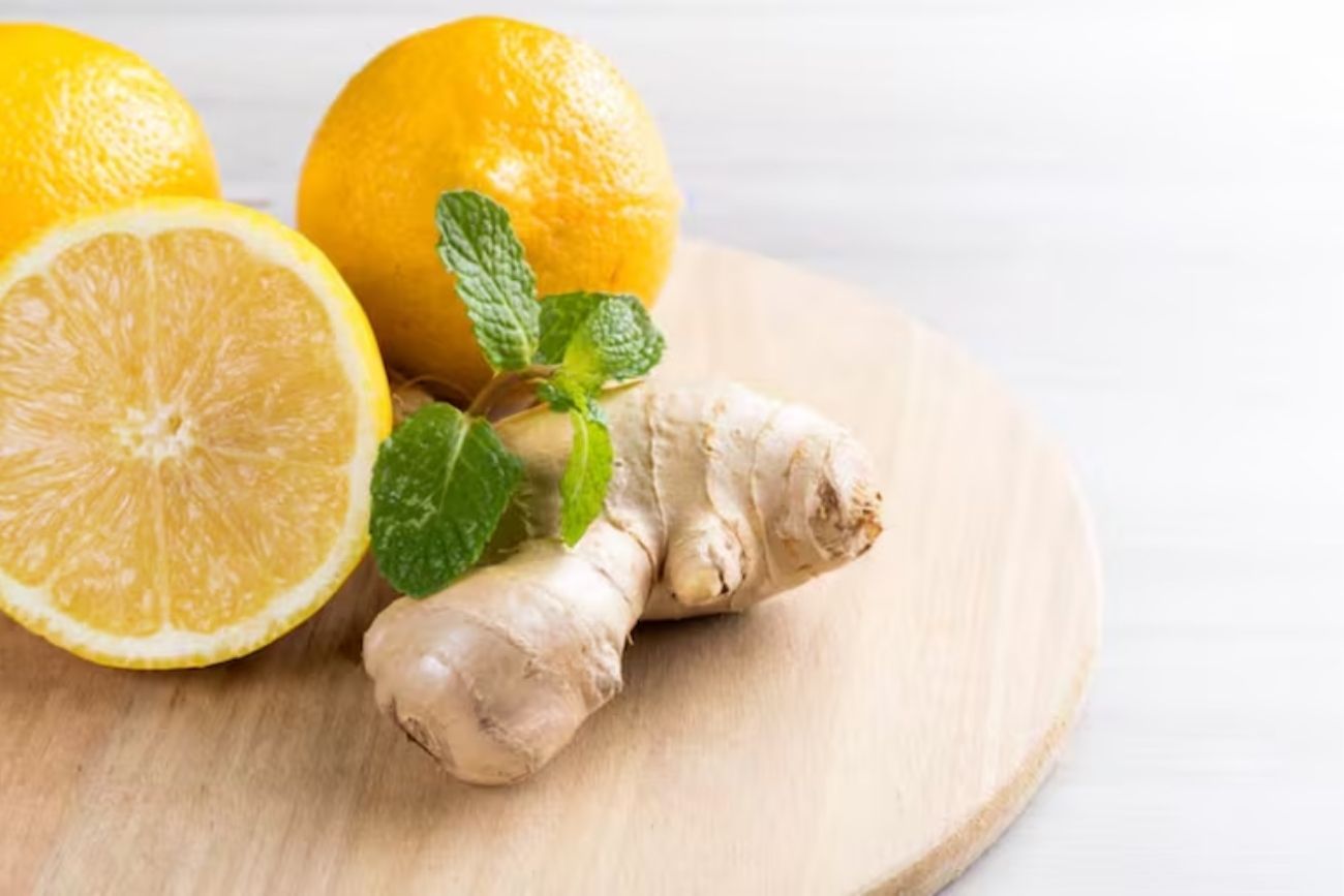 El remedio natural con cáscaras de limón y jengibre que gana popularidad en invierno 