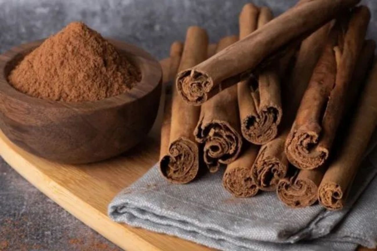 Cómo atraer dinero poniendo canela en casa, según el Feng Shui.
