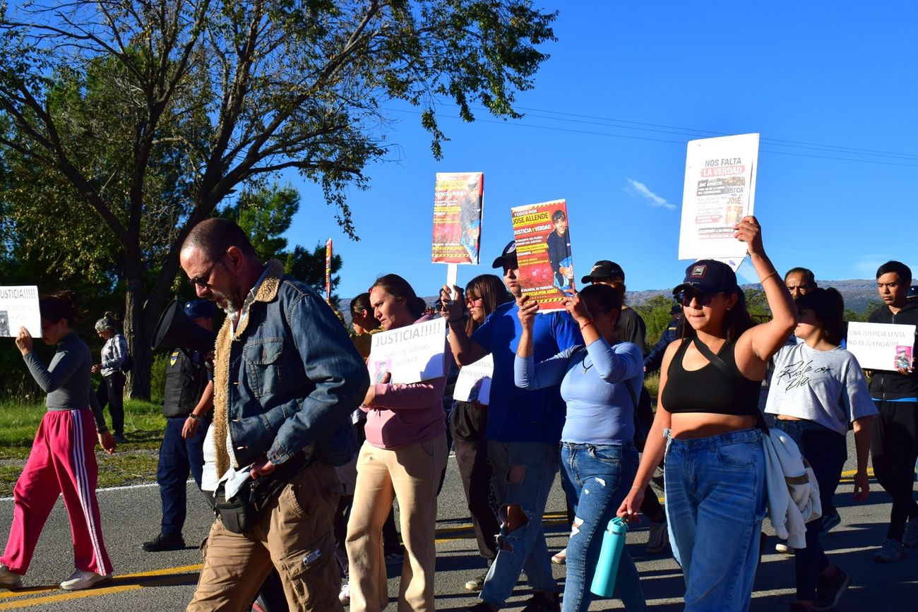 Marcha de familiares de José Allende, en Mina Clavero. Piden esclarecer su muerte.