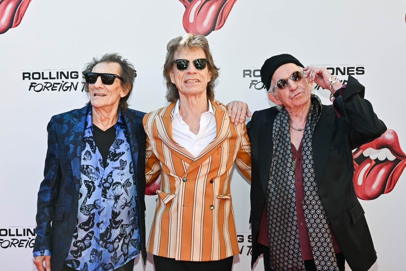 Ron Wood, Mick Jagger y Keith Richards, antes de su entrevista con Conan O’Brien en la presentación oficial de "Foreign Tongues", el nuevo disco de los Stones. (AP)