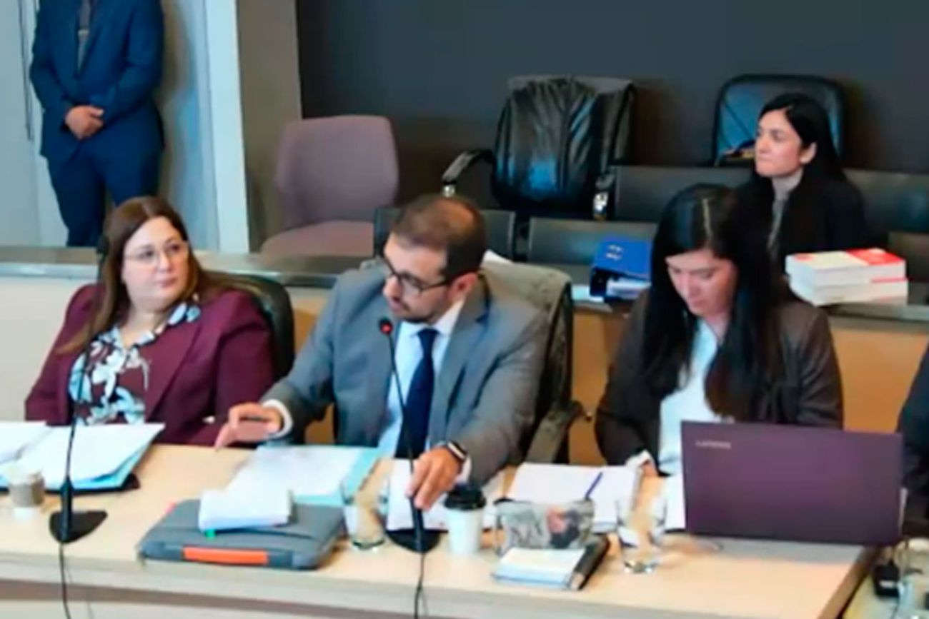 La titular de la Procuraduría de Trata y Explotación de Personas (Protex) Alejandra Mángano junto con el fiscal Fernando Alcaraz y la auxiliar fiscal Virginia Rodríguez durante el alegato del MPF. (Fiscales.gob.ar)