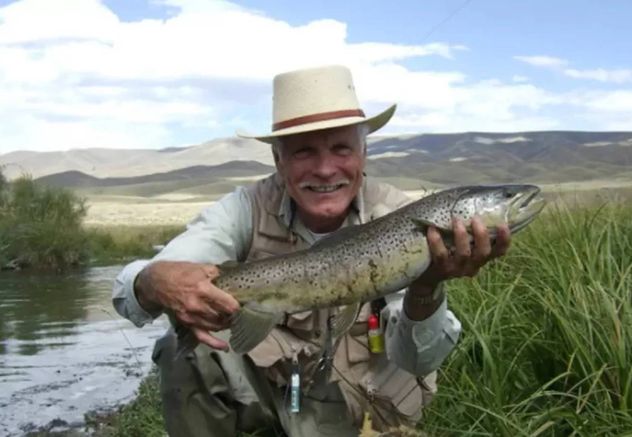 Ted Turner amaba pescar truchas en la Patagonia.