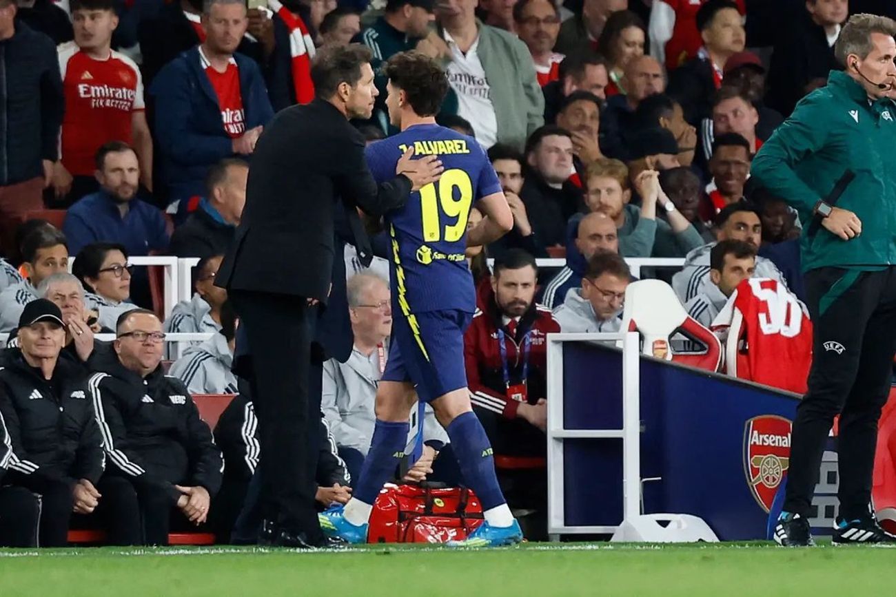 Julián Álvarez y otro partido duro con el Atlético.