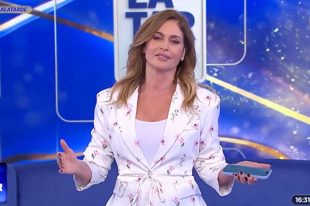 Karina Mazzocco cuando anunció en vivo el fin de "A la tarde".