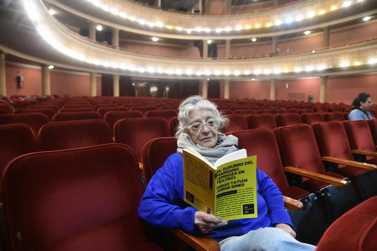 Chete Cavagliatto dirige Spinoza. 