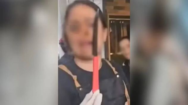La mujer agredió a su estilista en Brasil luego de estar disconforme respecto de cómo le quedó el flequillo. 