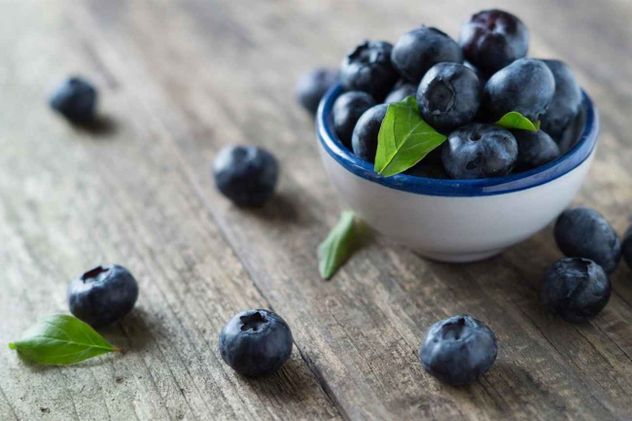 El jugo de arándano potenciaría la acción del antibiótico más usado contra la cistitis, según un estudio canadiense. 