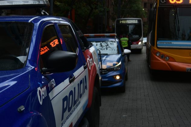 Un colectivo de la empresa SiBus aplastó a una mujer que estaba bajando por la puerta trasera.