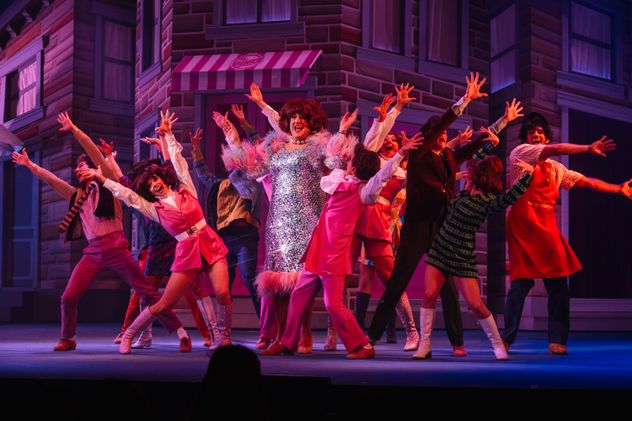 La dirección general de Hairspray está a cargo de Fer Dente.