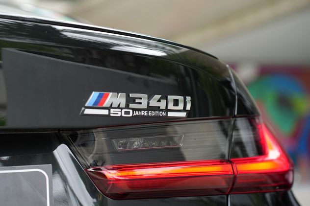 Para festejar el medio siglo de su sedán más famoso se lanzaron los Serie 3 “50 Jahre Edition”.