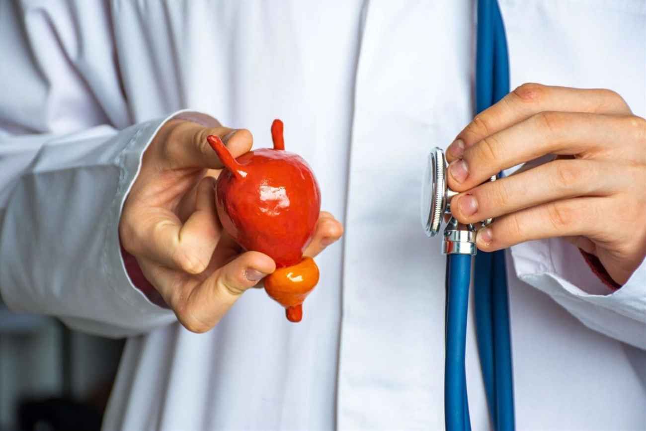 El jugo de arándano potenciaría la acción del antibiótico más usado contra la cistitis, según un estudio canadiense. 