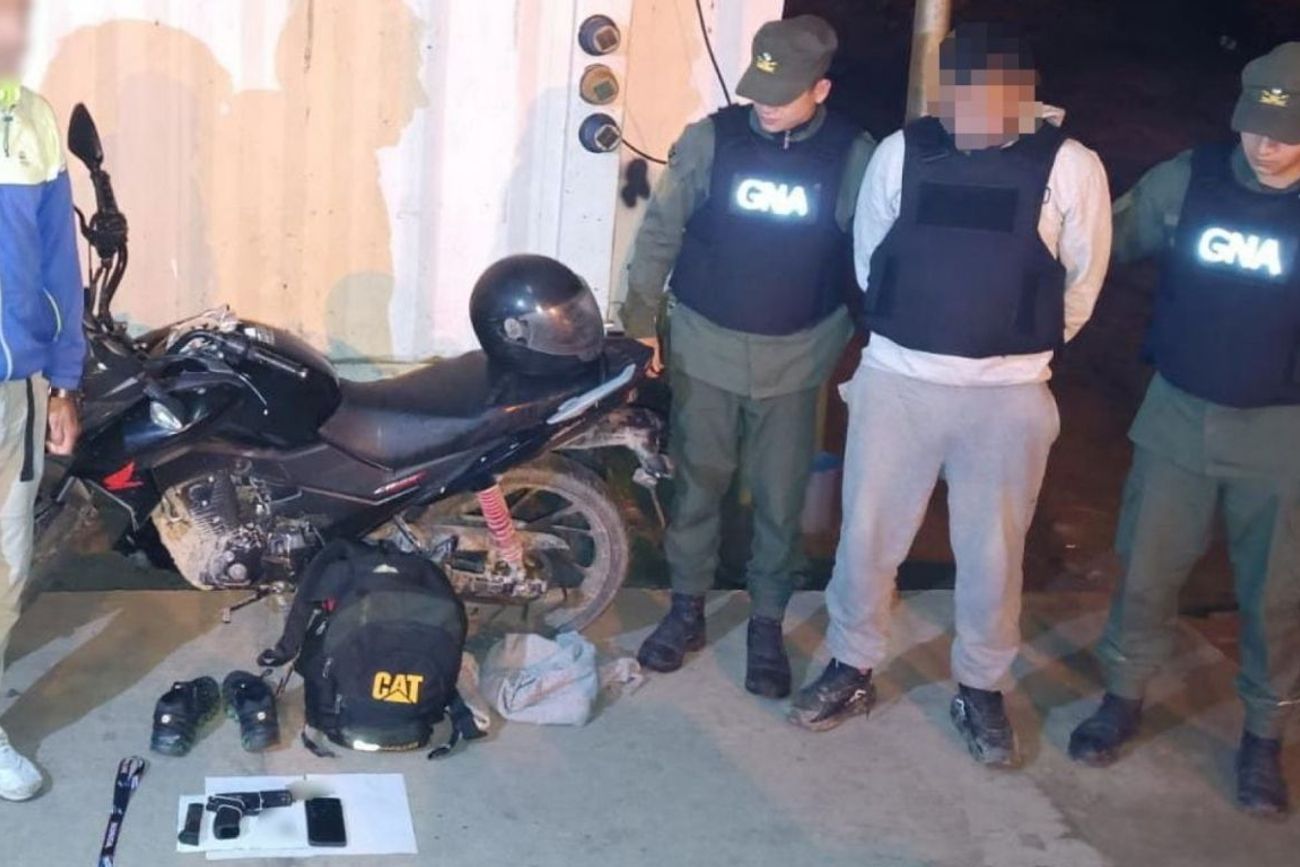 Salta: Tenía pedido de captura por homicidio y encubrimiento agravado, fue detenido cuando circulaba armado en una moto.