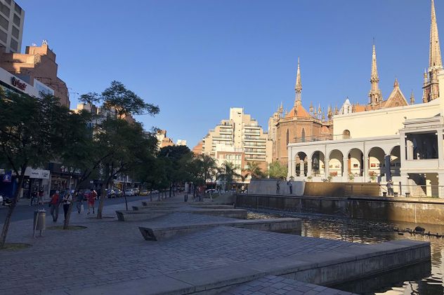 Nueva Córdoba presenta hoy un esquema comercial eficiente, con formatos adaptados al comportamiento actual del consumidor y una fuerte capacidad de atracción.