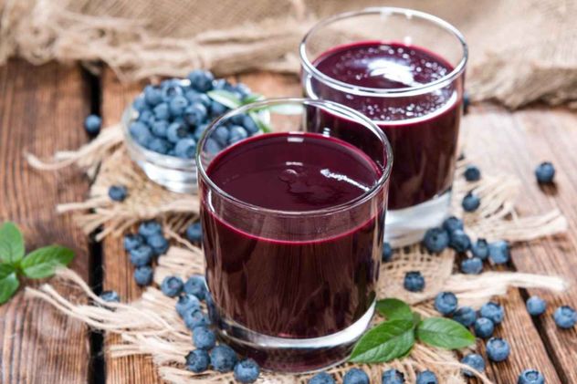 El jugo de arándano potenciaría la acción del antibiótico más usado contra la cistitis, según un estudio canadiense. 