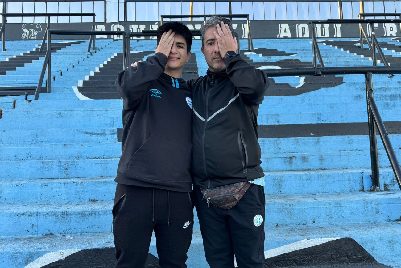 Hinchas de Belgrano en la previa dle banderazo al equipo, este viernes 8 de mayo. 