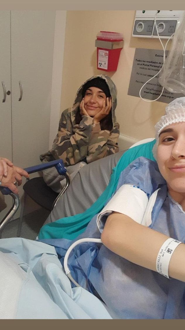 María Becerra no solo ayudó económicamente a Sol, sino que también la acompañó durante una de sus operaciones más difíciles.