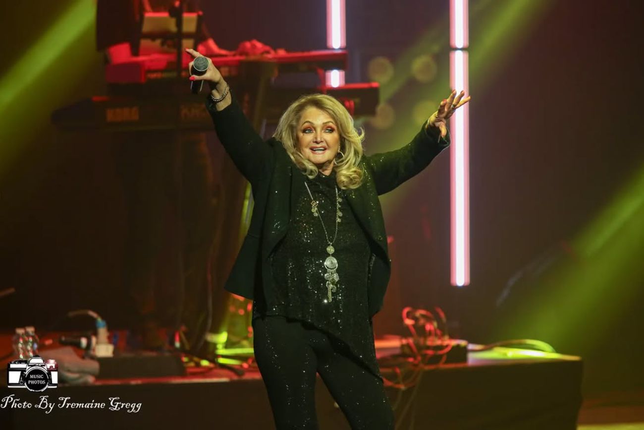 Bonnie Tyler se encuentra hospitalizada.