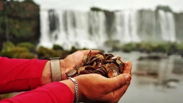 Sorpresa en las Cataratas del Iguazú: encontraron 400 kilos de monedas