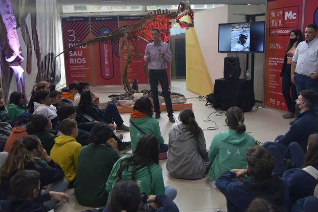 Digitalizan las carpetas de autorizaciones de viajes educativos escolares.